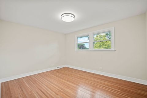 Tiny photo for 2024 E Wintergreen Avenue, Mount Prospect, IL 60056 (MLS # 12492580)