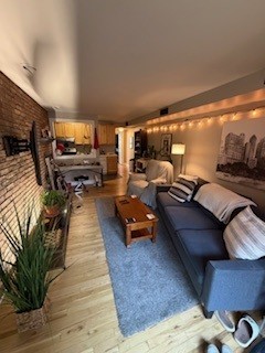 805 W Oakdale Avenue 2B