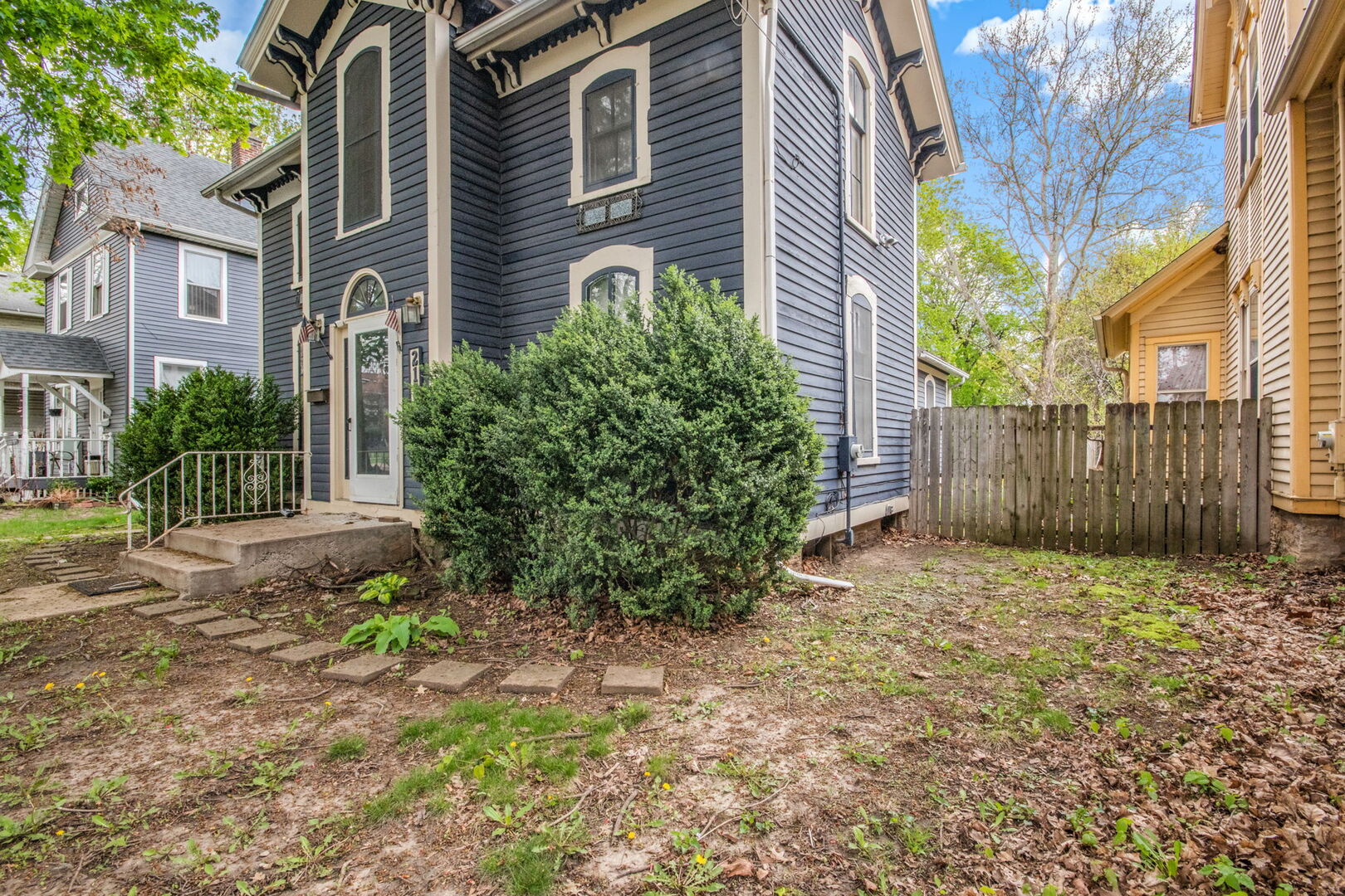 212 S 4th Street