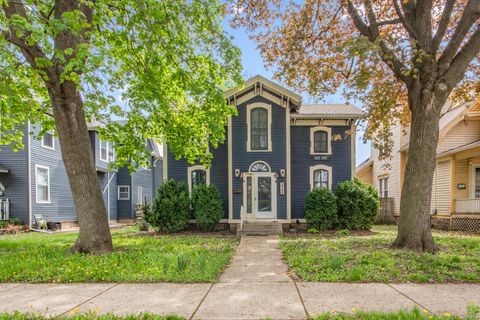 Photo of 212 S 4th Street, Aurora, IL 60505 (MLS # 12627348)