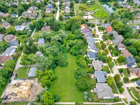 5725 S Wilmette Avenue Westmont IL 60559