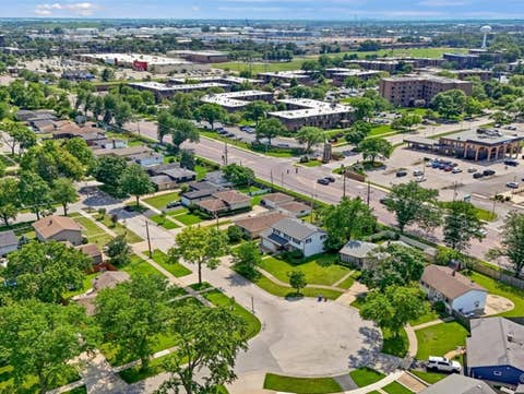 Tiny photo for 400 Lillian Lane, Des Plaines, IL 60016 (MLS # 12697591)
