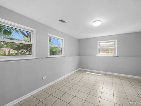 Tiny photo for 400 Lillian Lane, Des Plaines, IL 60016 (MLS # 12697591)