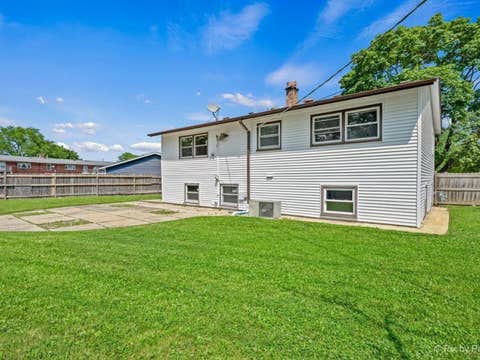 Tiny photo for 400 Lillian Lane, Des Plaines, IL 60016 (MLS # 12697591)
