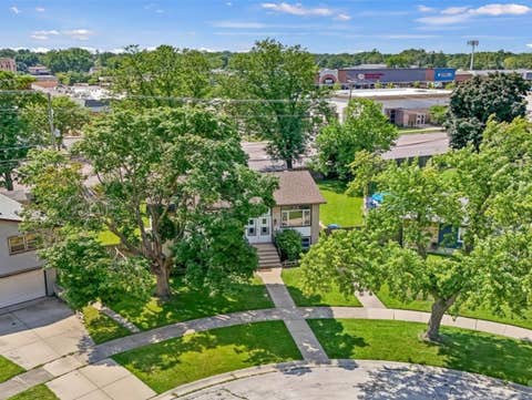 Tiny photo for 400 Lillian Lane, Des Plaines, IL 60016 (MLS # 12697591)
