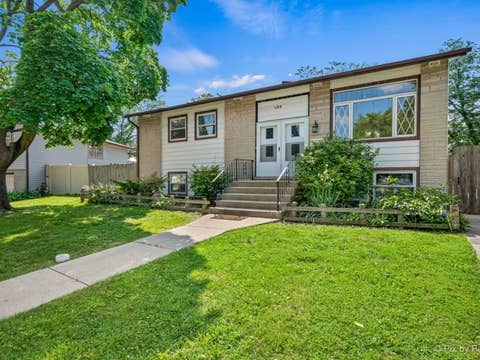 Tiny photo for 400 Lillian Lane, Des Plaines, IL 60016 (MLS # 12697591)