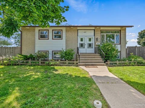Tiny photo for 400 Lillian Lane, Des Plaines, IL 60016 (MLS # 12697591)
