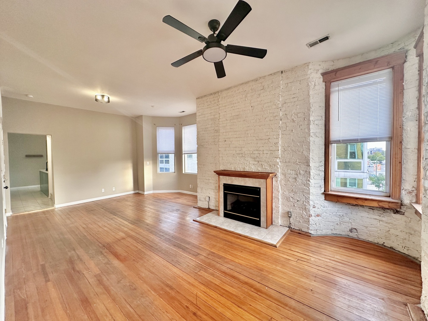 851 N ASHLAND Avenue 3