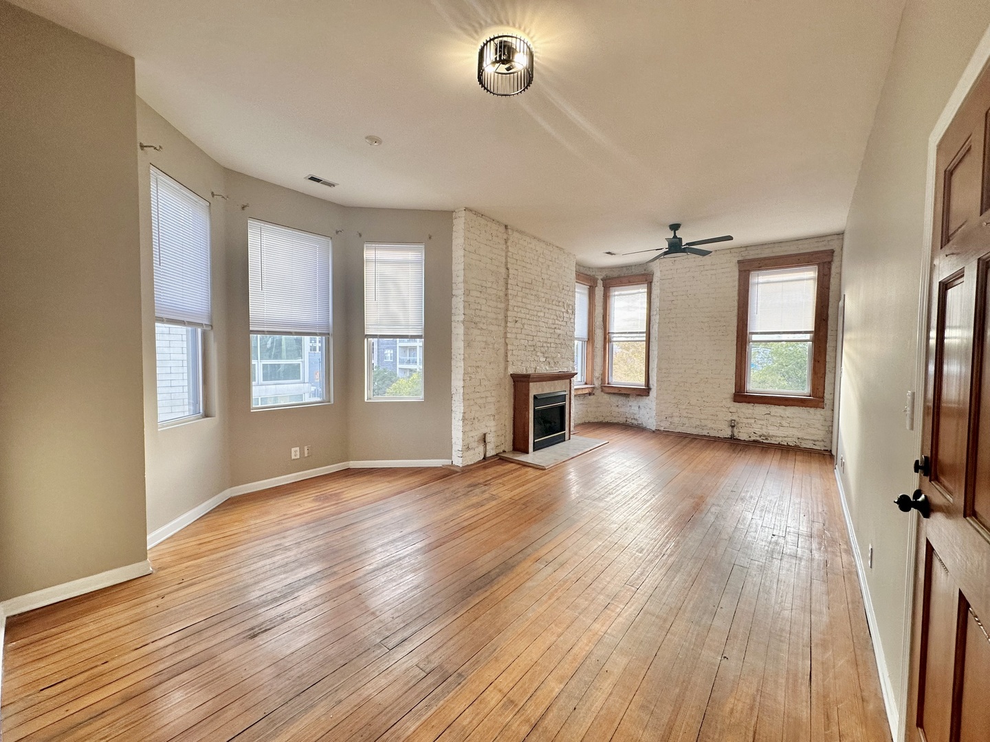 851 N ASHLAND Avenue 3