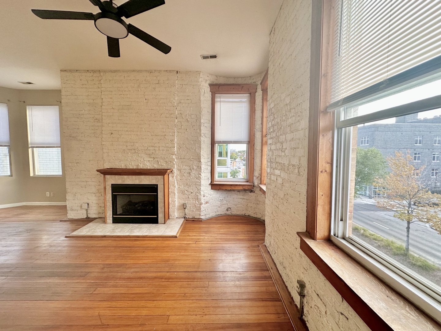 851 N ASHLAND Avenue 3