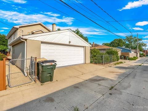 Tiny photo for 8224 N Oleander Avenue, Niles, IL 60714 (MLS # 12718650)