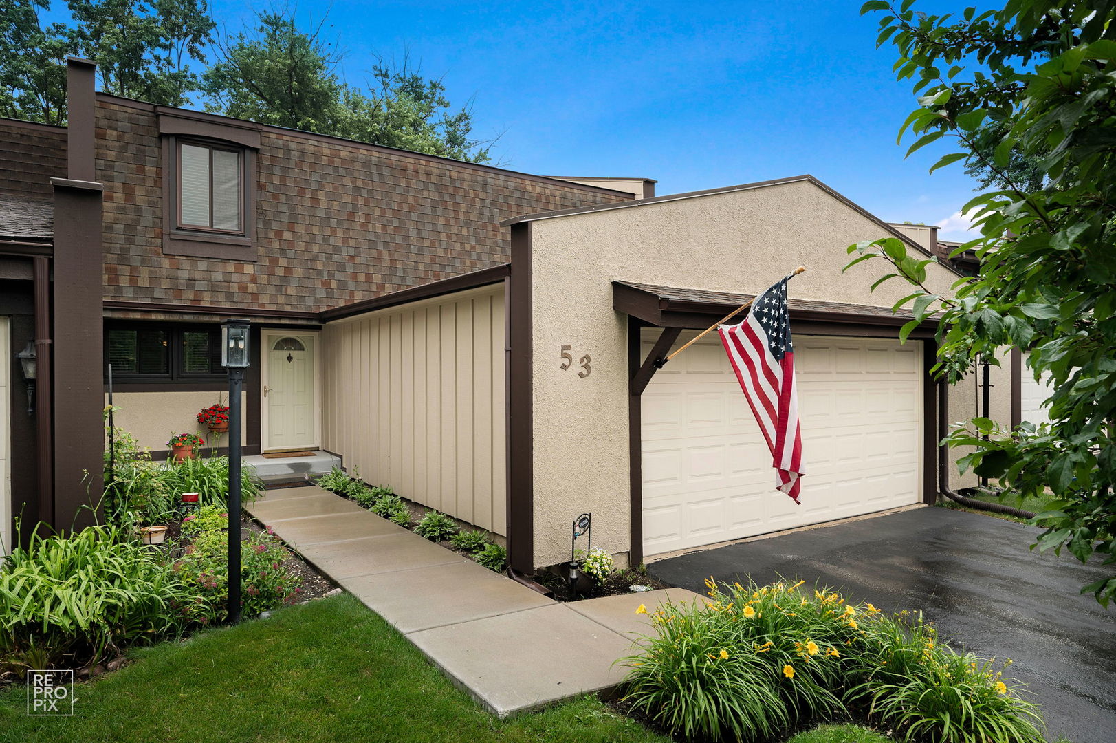 Photo 1 of 28 — 53 Briarwood Square, Indian Head Park, IL 60525