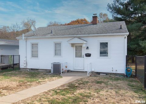 Tiny photo for 1605 34TH Street, Moline, IL 61265 (MLS # QC4269452)