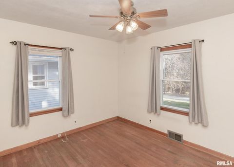 Tiny photo for 1605 34TH Street, Moline, IL 61265 (MLS # QC4269452)