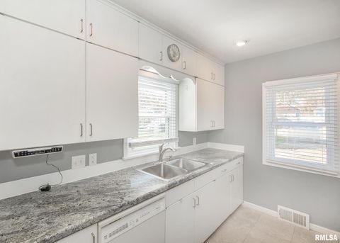 Tiny photo for 1605 34TH Street, Moline, IL 61265 (MLS # QC4269452)