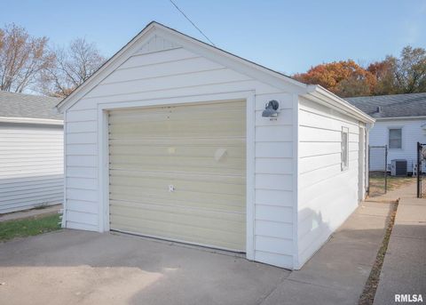 Tiny photo for 1605 34TH Street, Moline, IL 61265 (MLS # QC4269452)