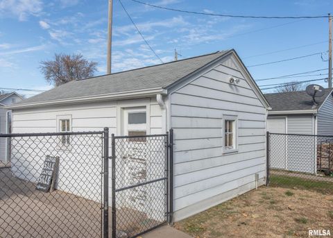 Tiny photo for 1605 34TH Street, Moline, IL 61265 (MLS # QC4269452)