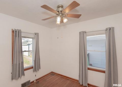 Tiny photo for 1605 34TH Street, Moline, IL 61265 (MLS # QC4269452)