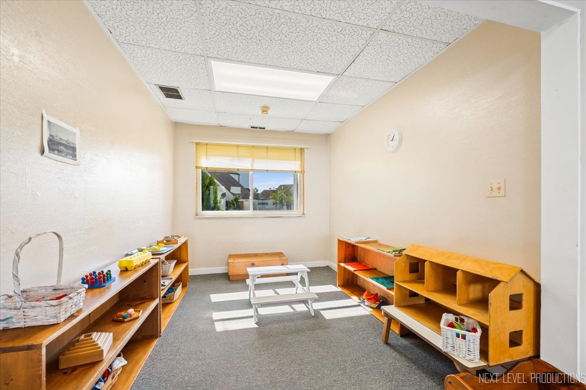 6953 Woodridge Drive