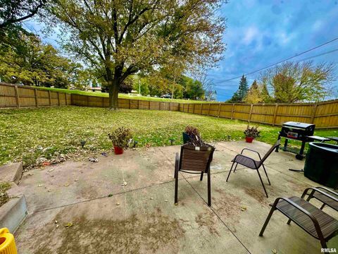 Tiny photo for 7 VISTA Court, Davenport, IA 52806 (MLS # QC4268808)