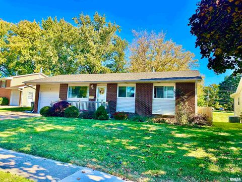 Photo of 7 VISTA Court, Davenport, IA 52806 (MLS # QC4268808)