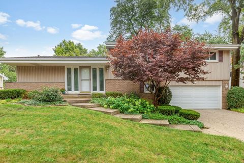 Photo of 1835 Barberry Road, Northbrook, IL 60062 (MLS # 12445738)