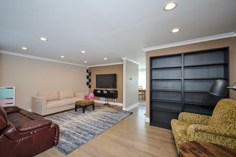 Tiny photo for 926 N Boxwood Drive #B, Mount Prospect, IL 60056 (MLS # 12626271)