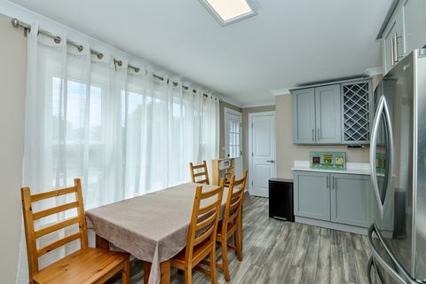 Tiny photo for 926 N Boxwood Drive #B, Mount Prospect, IL 60056 (MLS # 12626271)