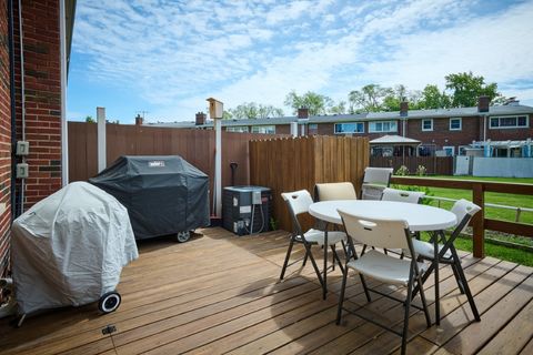 Tiny photo for 926 N Boxwood Drive #B, Mount Prospect, IL 60056 (MLS # 12626271)