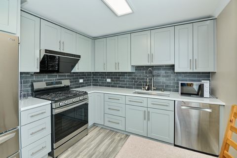 Tiny photo for 926 N Boxwood Drive #B, Mount Prospect, IL 60056 (MLS # 12626271)