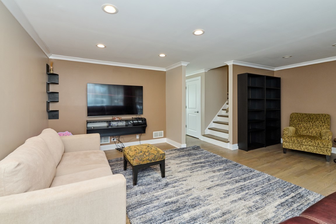 926 N Boxwood Drive B