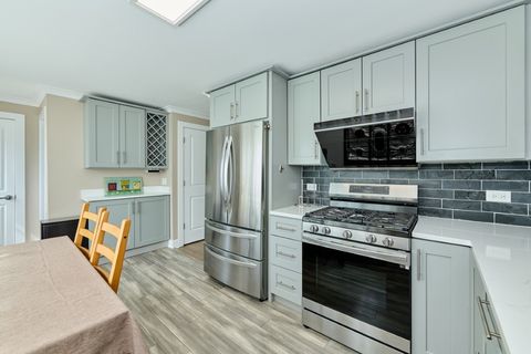 Tiny photo for 926 N Boxwood Drive #B, Mount Prospect, IL 60056 (MLS # 12626271)