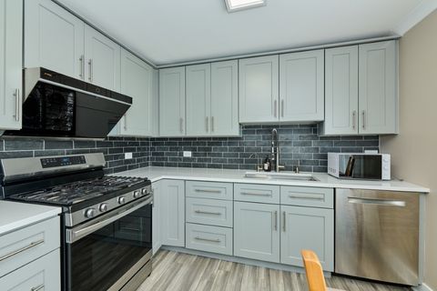 Tiny photo for 926 N Boxwood Drive #B, Mount Prospect, IL 60056 (MLS # 12626271)