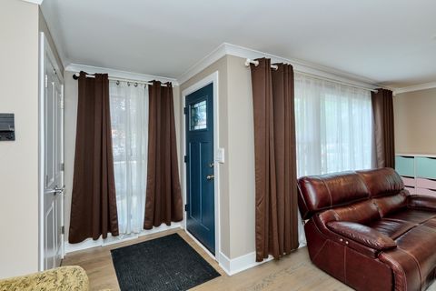 Tiny photo for 926 N Boxwood Drive #B, Mount Prospect, IL 60056 (MLS # 12626271)