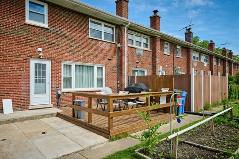 Tiny photo for 926 N Boxwood Drive #B, Mount Prospect, IL 60056 (MLS # 12626271)