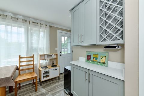 Tiny photo for 926 N Boxwood Drive #B, Mount Prospect, IL 60056 (MLS # 12626271)