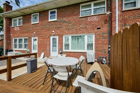 Tiny photo for 926 N Boxwood Drive #B, Mount Prospect, IL 60056 (MLS # 12626271)