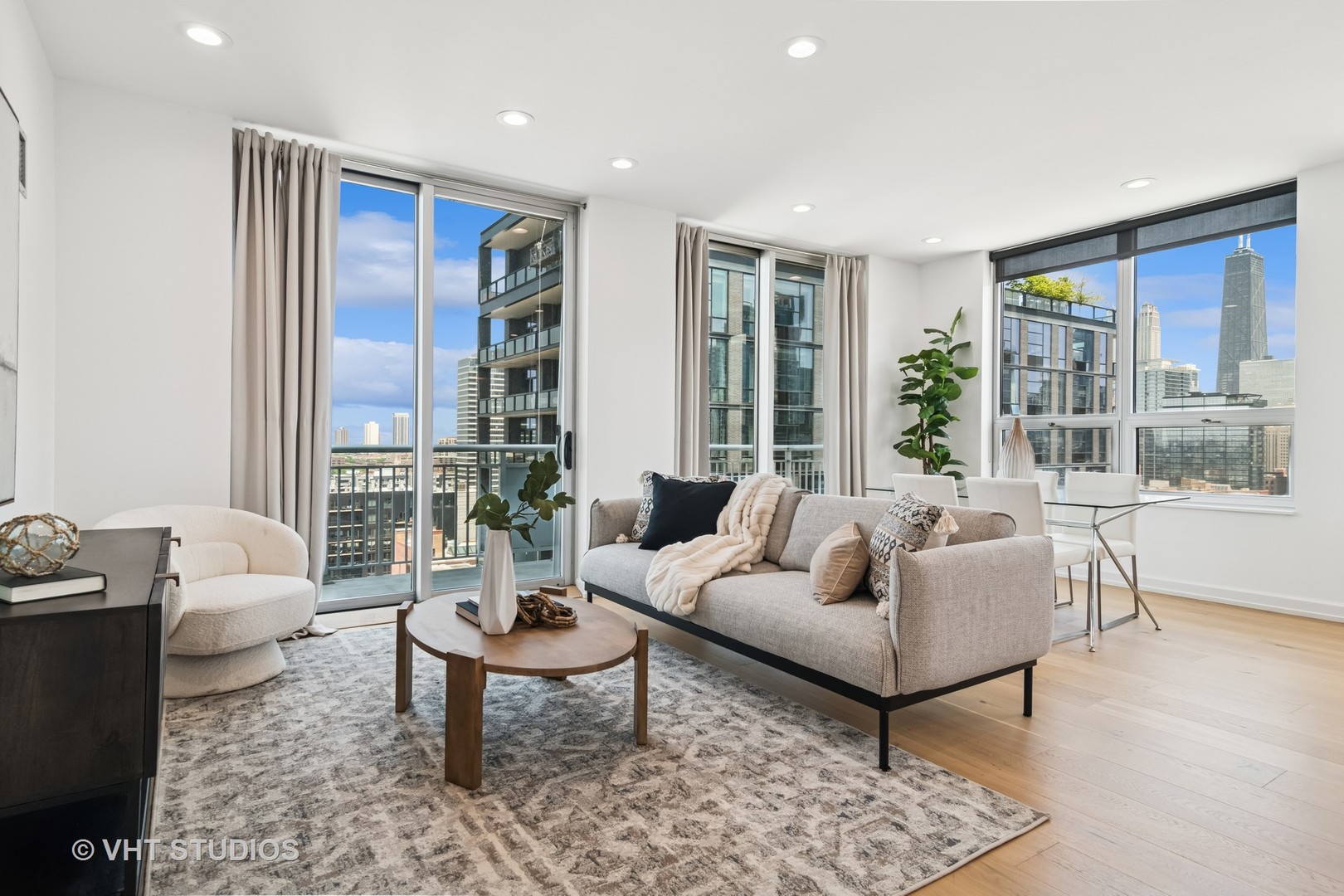 421 W Huron Street 1504