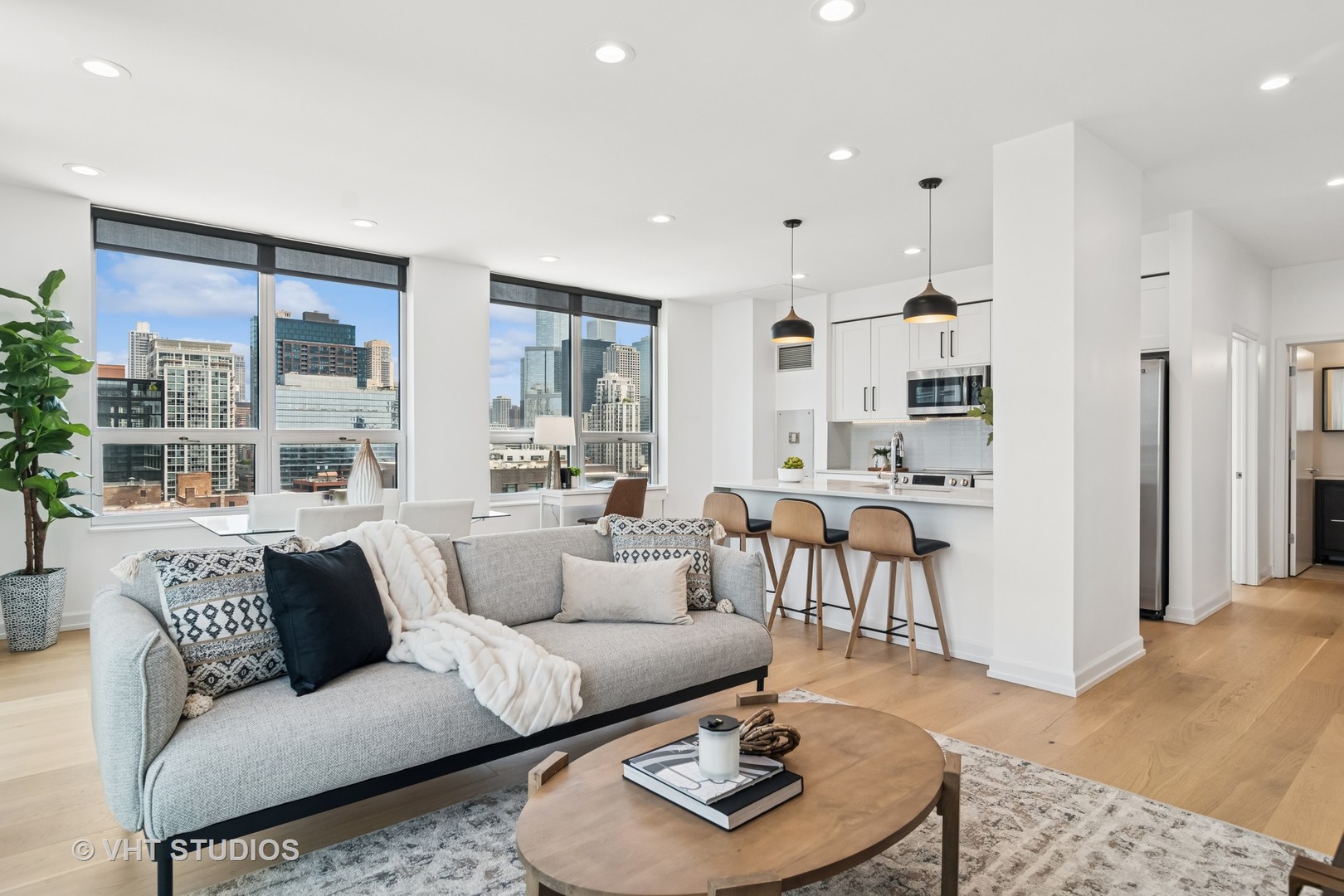 421 W Huron Street 1504