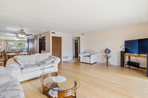 Tiny photo for 10221 S Komensky Avenue #1E, Oak Lawn, IL 60453 (MLS # 12618264)