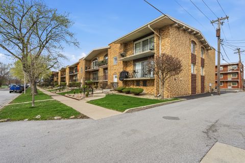 Tiny photo for 10221 S Komensky Avenue #1E, Oak Lawn, IL 60453 (MLS # 12618264)