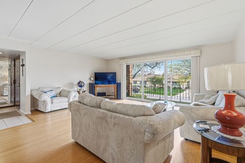 Tiny photo for 10221 S Komensky Avenue #1E, Oak Lawn, IL 60453 (MLS # 12618264)