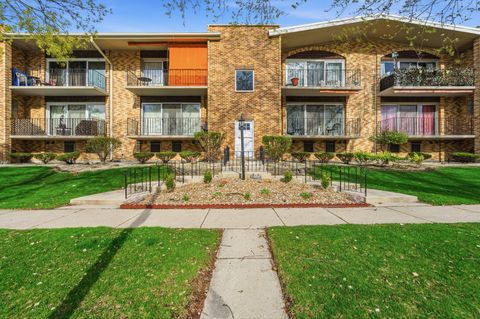Photo of 10221 S Komensky Avenue #1E, Oak Lawn, IL 60453 (MLS # 12618264)