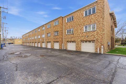 Tiny photo for 10221 S Komensky Avenue #1E, Oak Lawn, IL 60453 (MLS # 12618264)