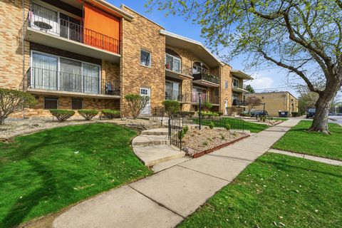 Tiny photo for 10221 S Komensky Avenue #1E, Oak Lawn, IL 60453 (MLS # 12618264)