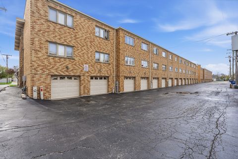 Tiny photo for 10221 S Komensky Avenue #1E, Oak Lawn, IL 60453 (MLS # 12618264)