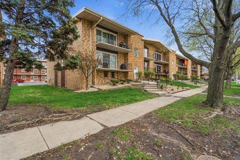 Tiny photo for 10221 S Komensky Avenue #1E, Oak Lawn, IL 60453 (MLS # 12618264)
