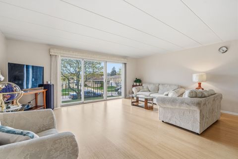 Tiny photo for 10221 S Komensky Avenue #1E, Oak Lawn, IL 60453 (MLS # 12618264)