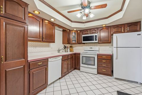 Tiny photo for 10221 S Komensky Avenue #1E, Oak Lawn, IL 60453 (MLS # 12618264)