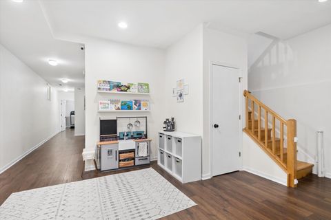 Tiny photo for 3045 N Damen Avenue #1, Chicago, IL 60618 (MLS # 12639391)